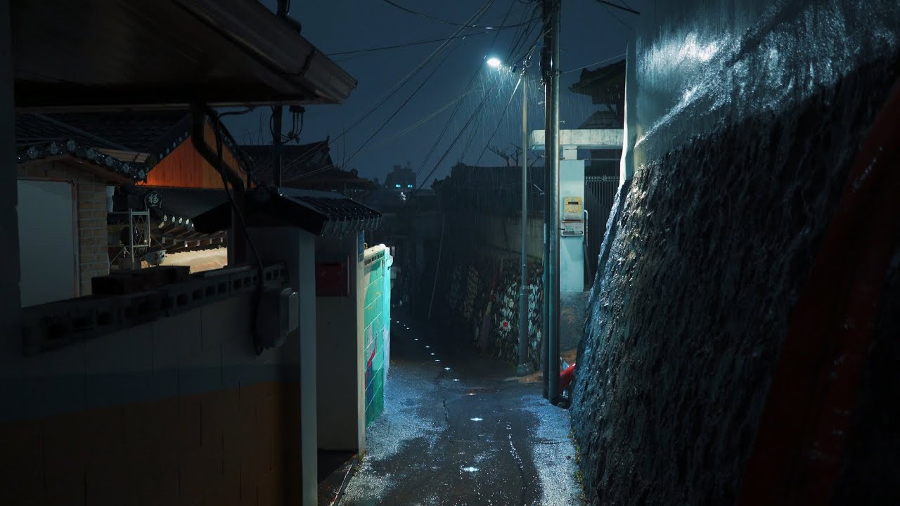 [4K Rain Walking] Исследование мистического очарования дождя в переулке. Звук дождя АСМР