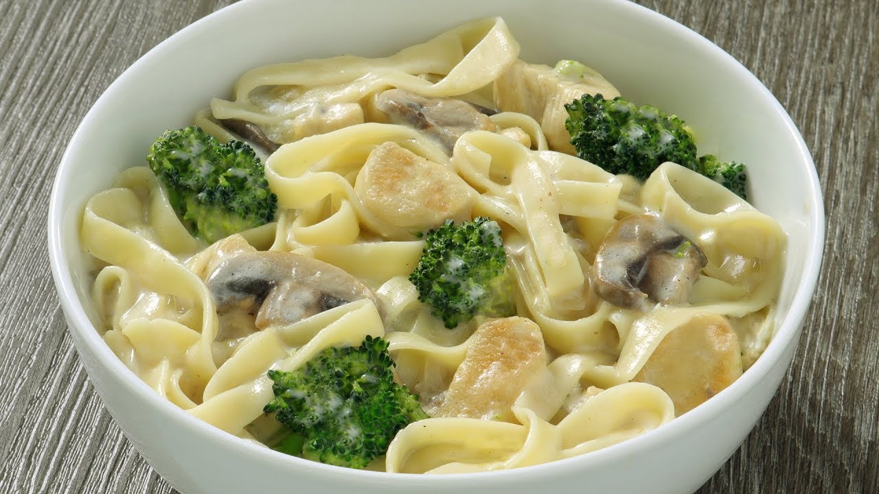 Chicken Alfredo with Broccoli and Mushrooms | Chicken Alfredo Recipe