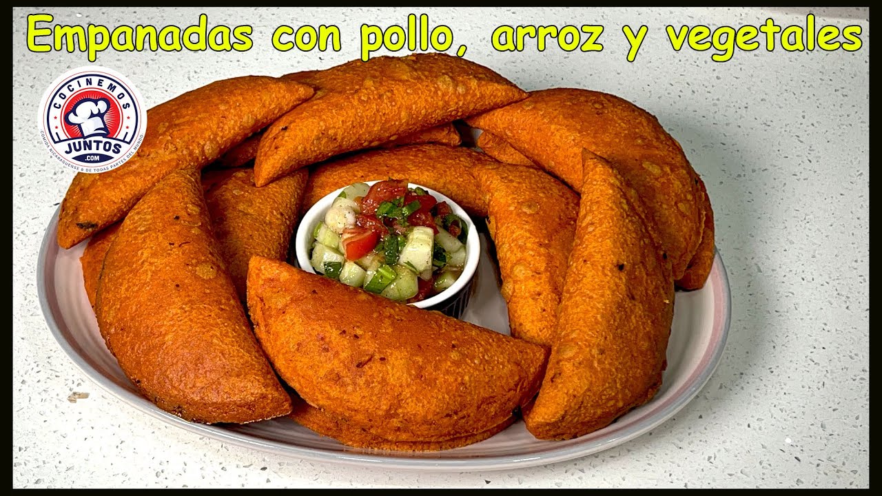 Empanadas rellenas de pollo, arroz y vegetales