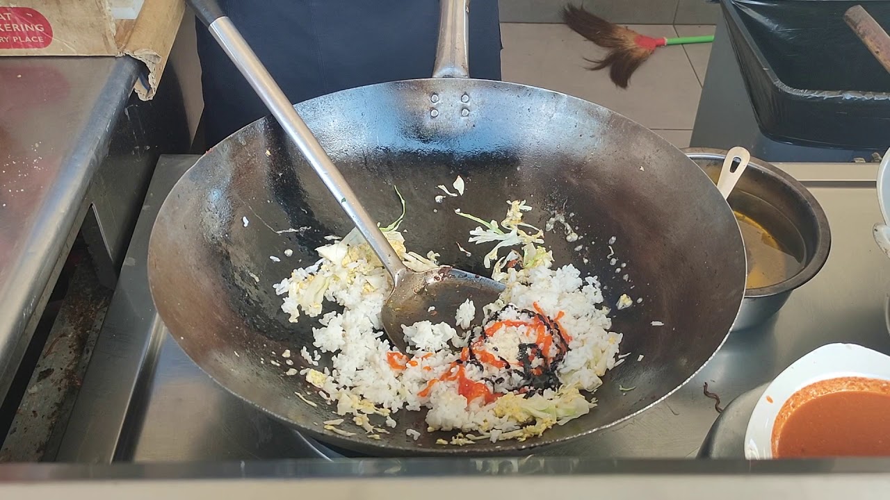 Street Food in Malasia Nasi goreng ayam fried rice with veggies | Street Food