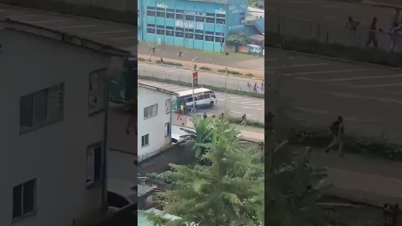Passengers Flee as Ngong Road Protestants Refuse to give up the bus. #news 😱😱