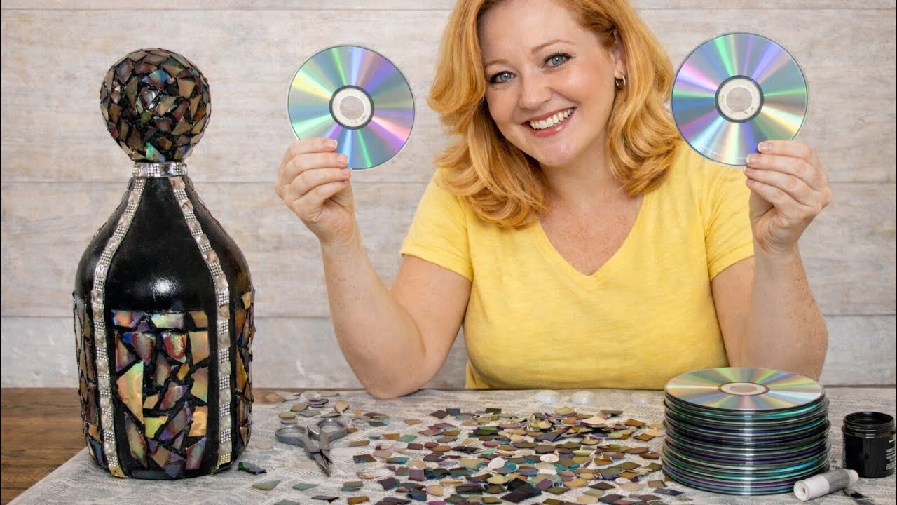 GARRAFÃO  DECORADO  COM CD#artesanato#reciclagem