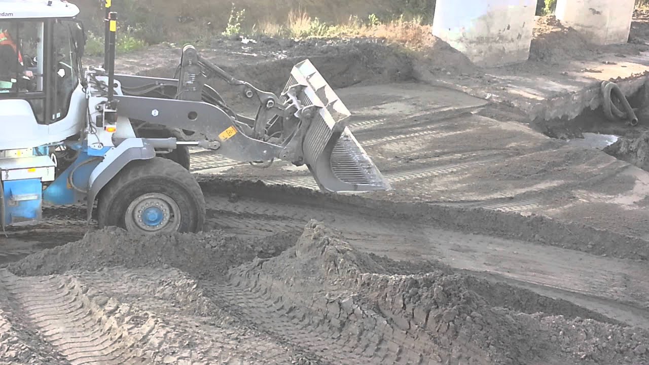 Shovel Ballast Nedam lekker aan het schuiven
