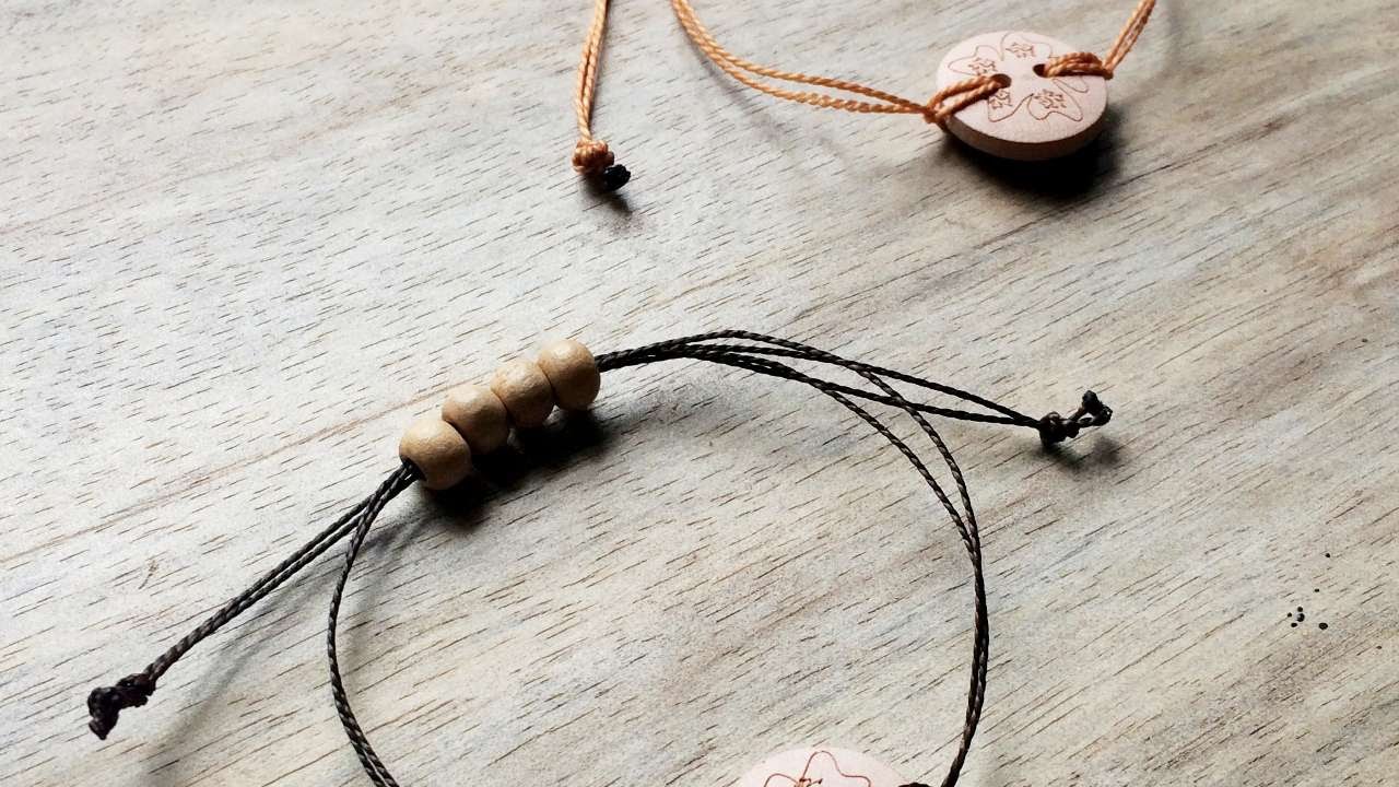 How To Make A Cord And Button Bracelet - DIY Style Tutorial - Guidecentral