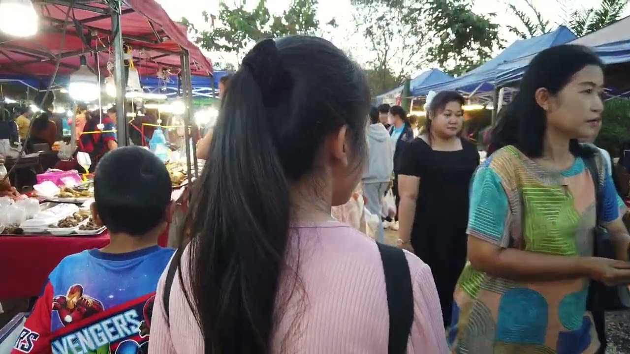 บรรยากาศตลาดนัดหนองหาน อุดรธานี มีตลาดทุกวันจันทร์
