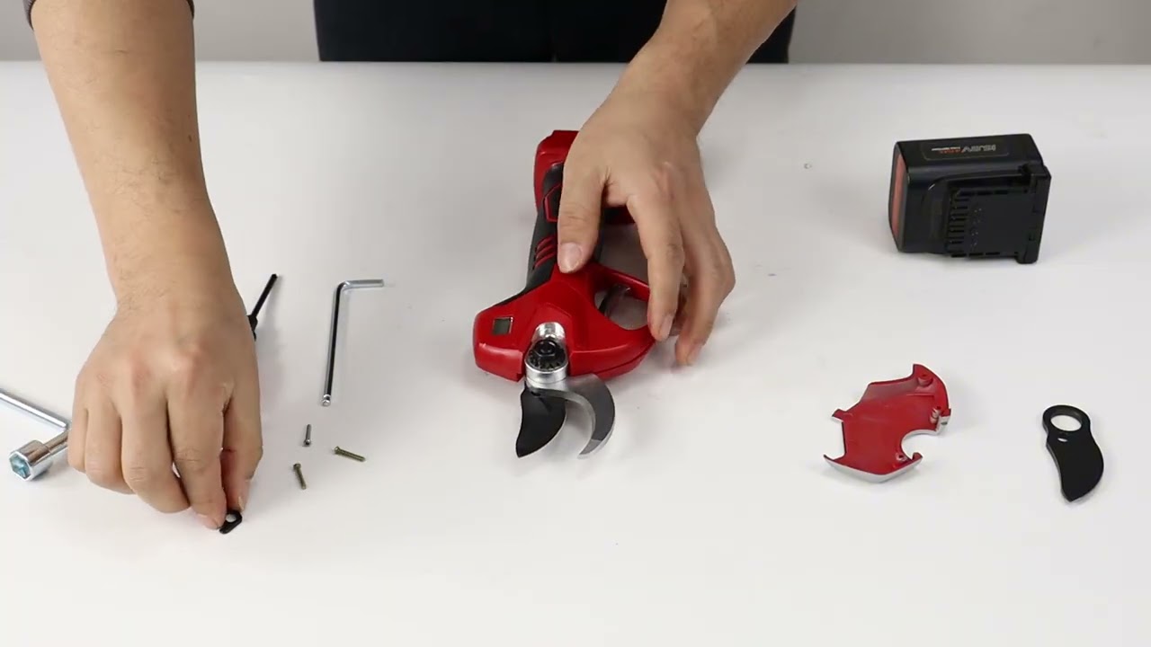 how to change a blade for the pruner shear