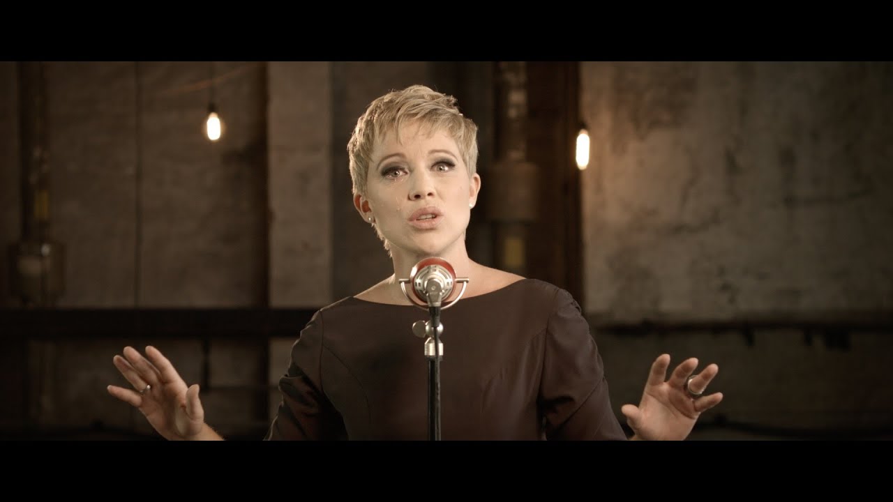 Evelyn Ruzicka singt Edith Piaf - Je ne regrette rien (official video)