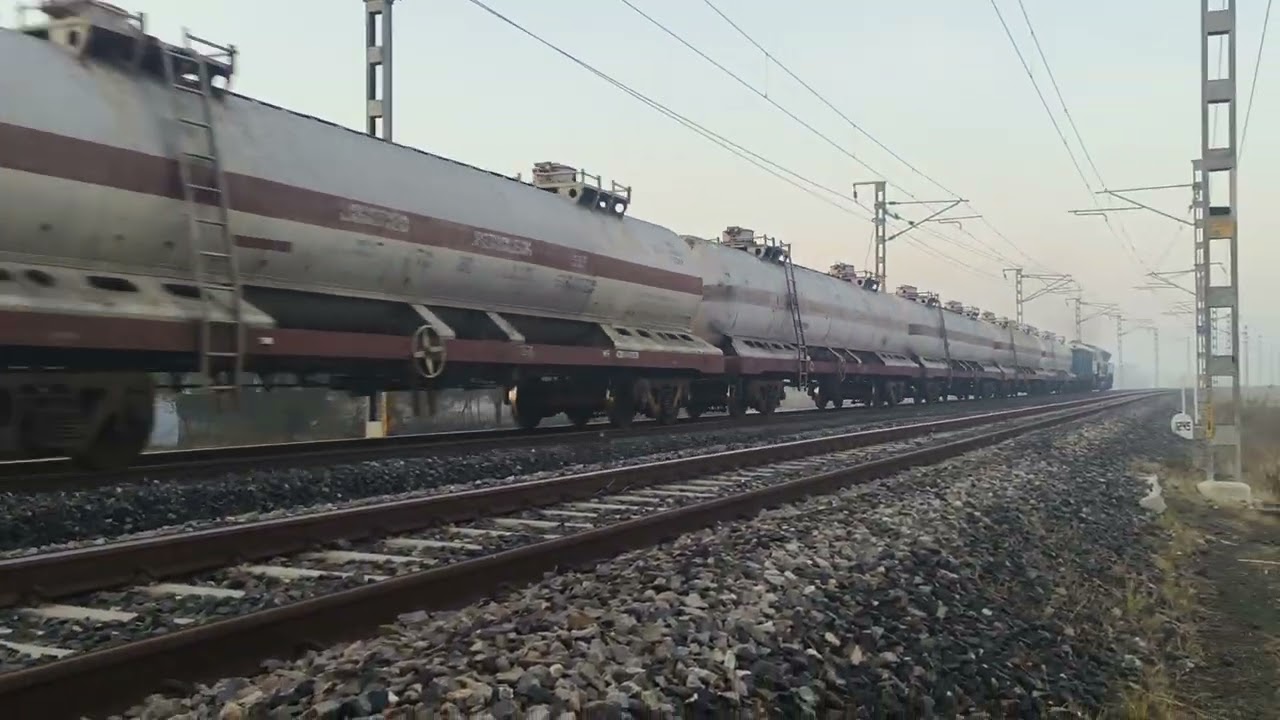 #sunrise #views #trevel #indianrailways #thedreamzone #feelgood #explortheworld #explorenow 