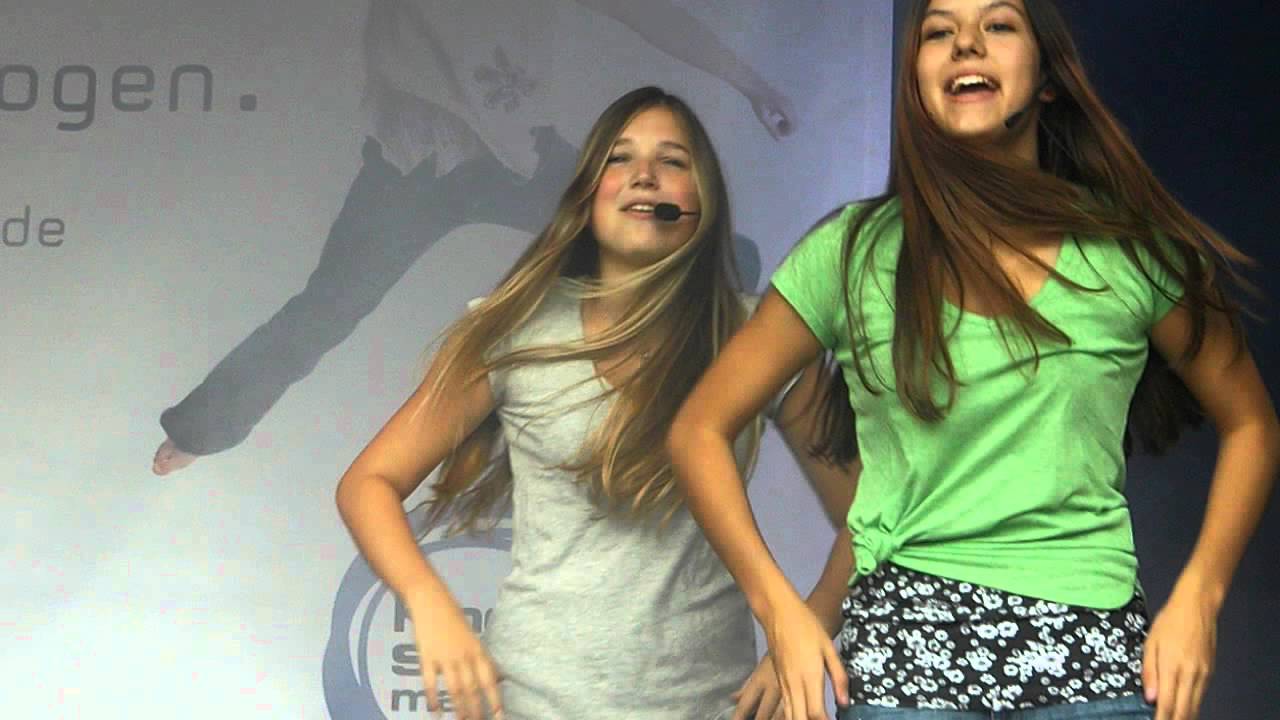 Tanzalarmkids live beim Weltkindertag - Interview + a-e-i-o-u Song