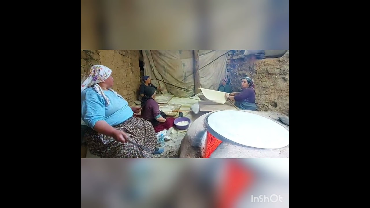 K&ouml;rk&uuml;ler Kasabası Kadınlarımız Tandır Ekmeği Yapıyor