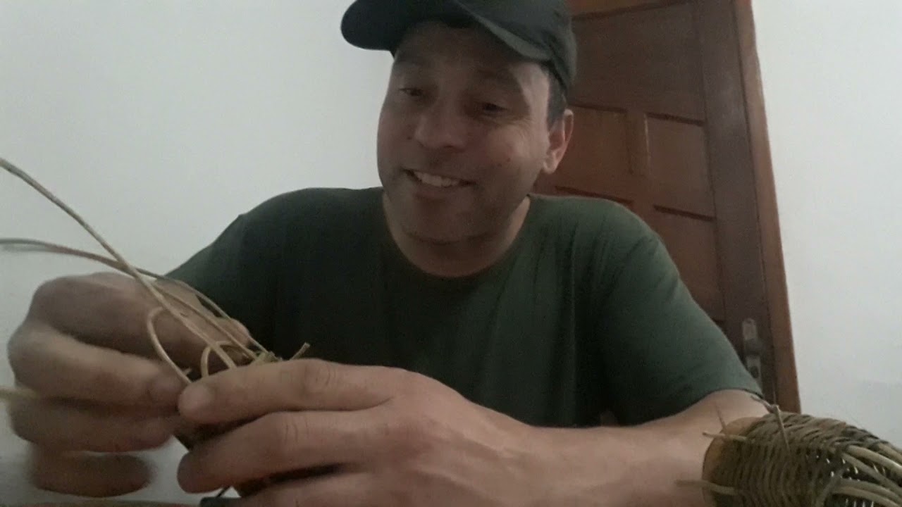 como fazer e fechar um caxixi vídeo 1