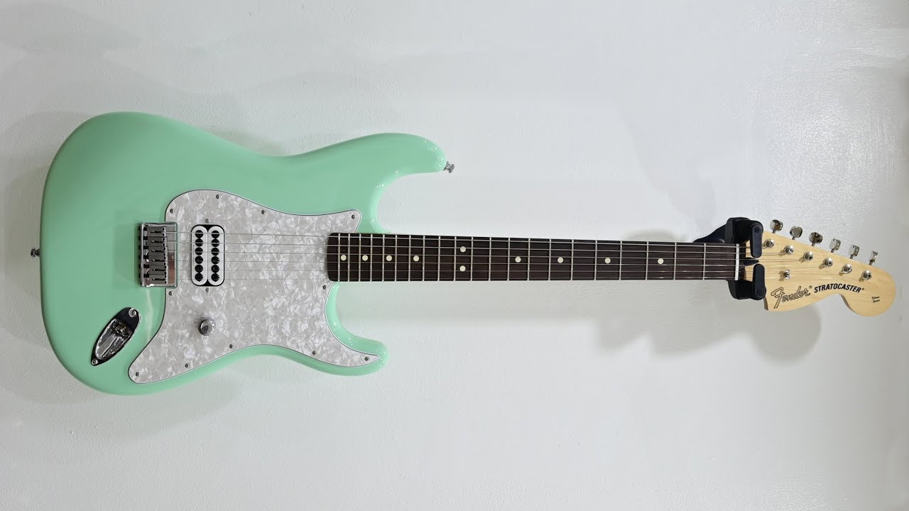 Fender Tom Delonge Stratocaster in Surf Green Review and controls : 4K Widescreen.