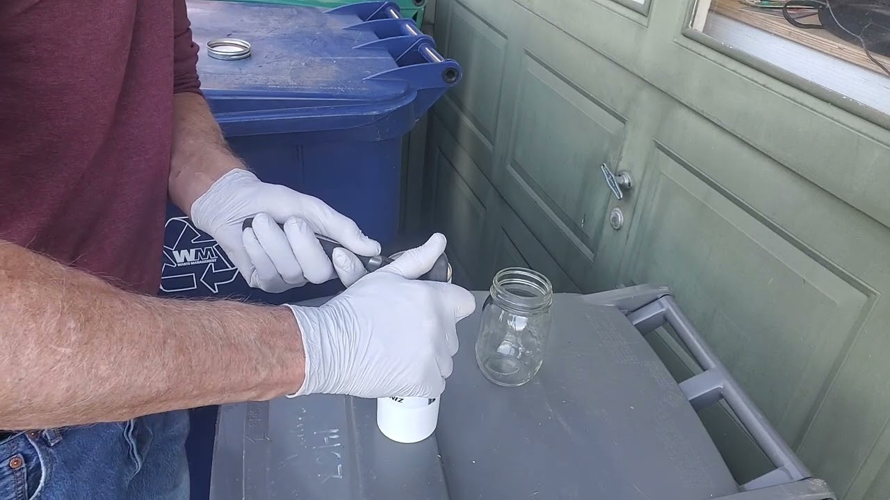 Как безопасно извлечь содержимое баллончика.