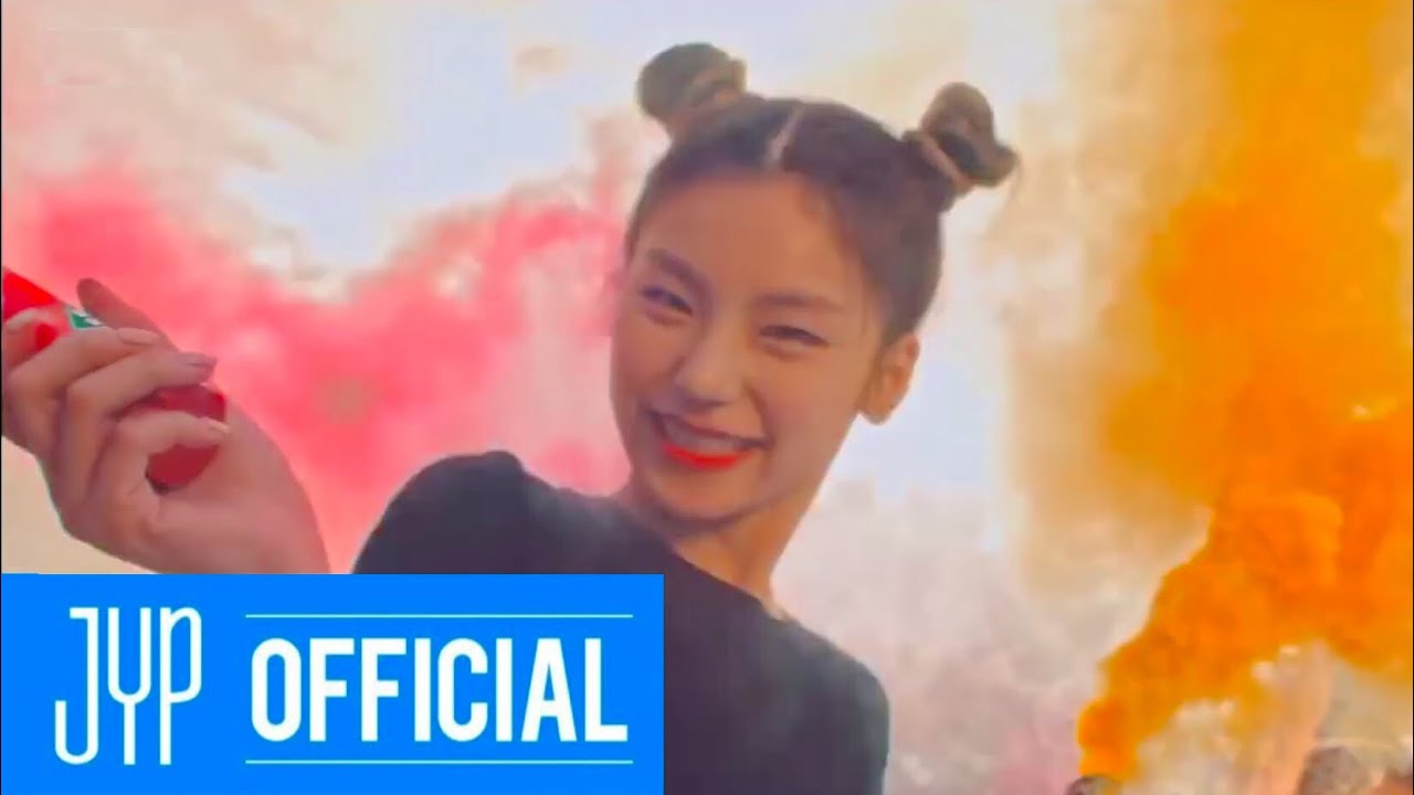 ITZY “IT’z SUMMER” M/V