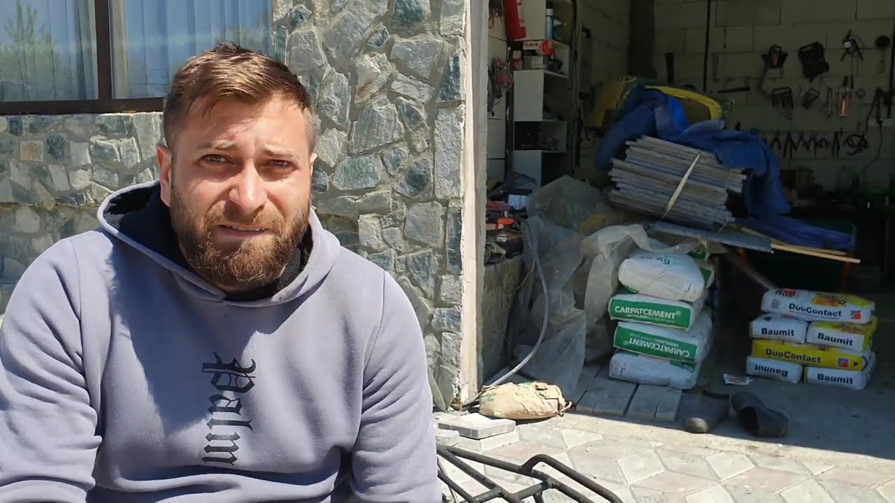 S-a stricat masina lui Tiberiu și Cornel, agăț remorca de atv și mergem pe câmp