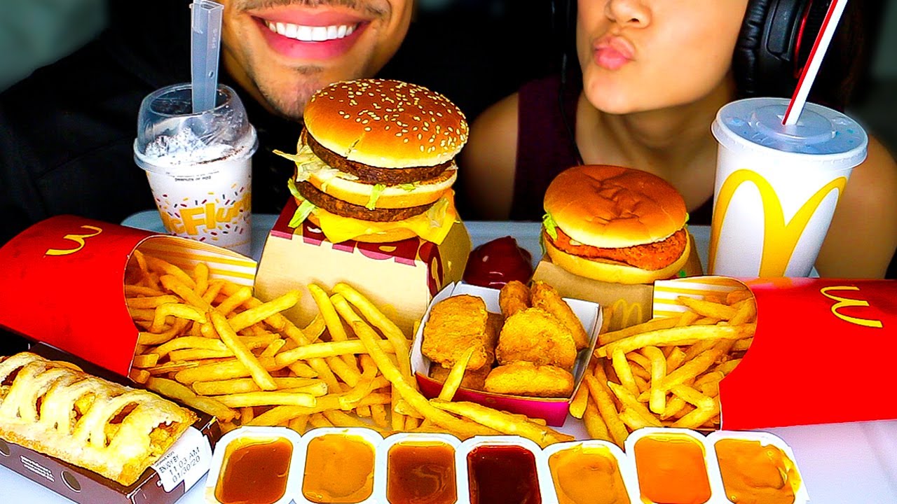 ASMR MCDONALDS CHICKEN NUGGET BIG MAC OREO MCFLURRY FRIES EATING SOUNDS BIG BITES JERRY WIFE 아시아의 아내