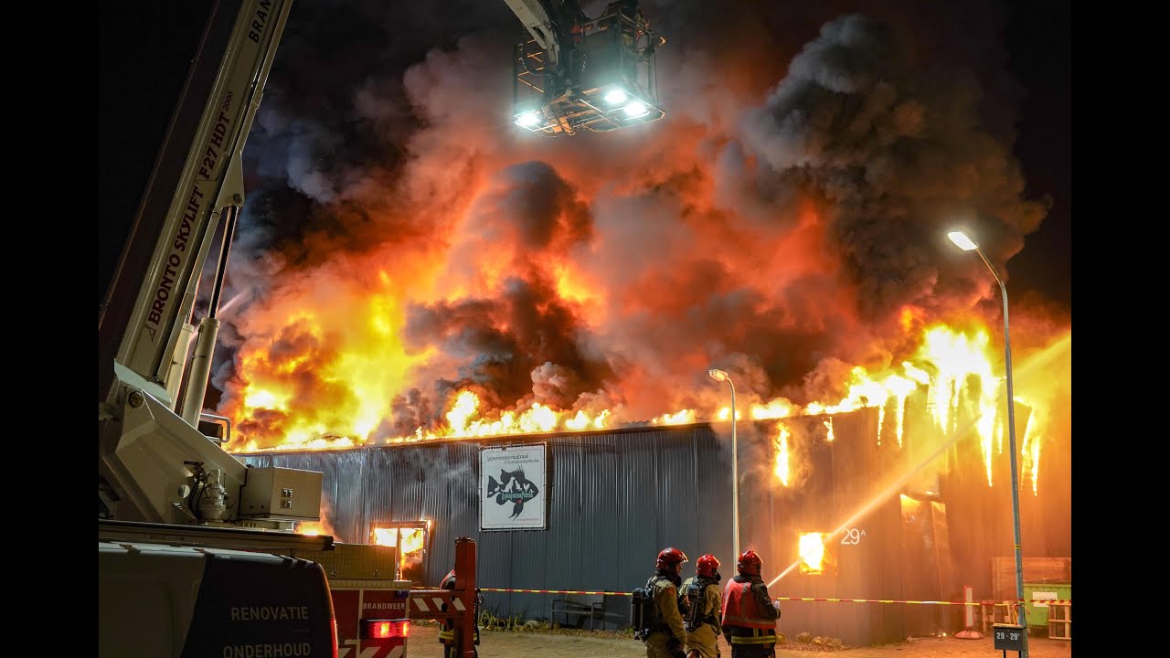 Grote brand aquarium speciaal zaak Nieuwe Pekela