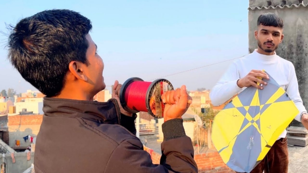 FLYING KITES ON SUNDAY WITH FRIENDS 😍 nitishpal13