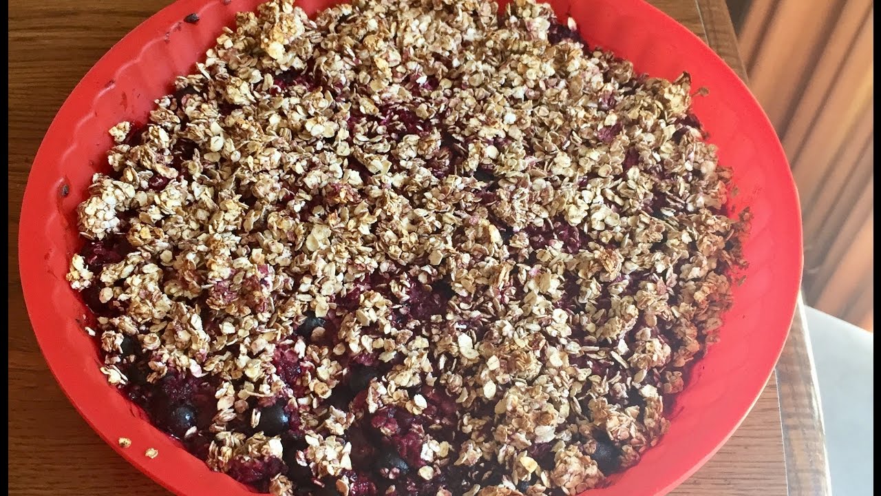 Vegan recipe! Berry Cobbler no sugar, no oil, no flour, very yummy