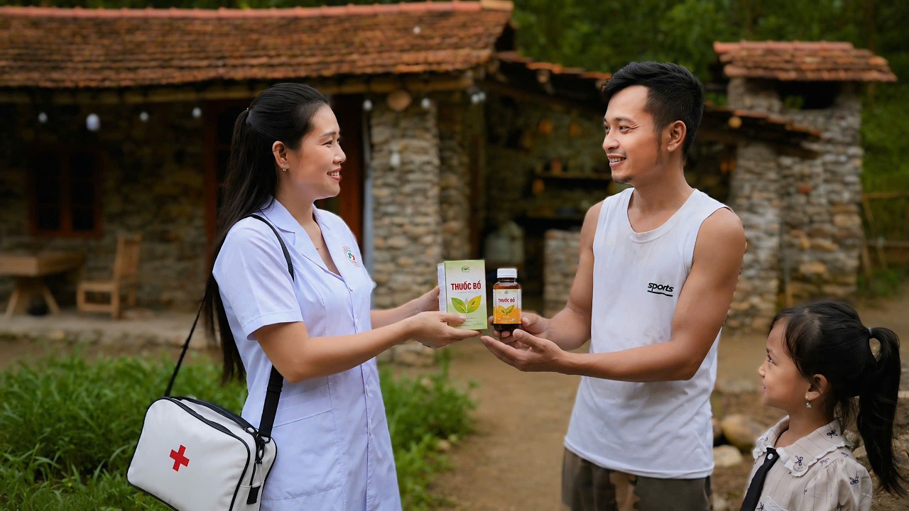 Nurse Huong makes a surprise return to visit Ngo Tue after her illness&mdash;a gift Tue never expected!