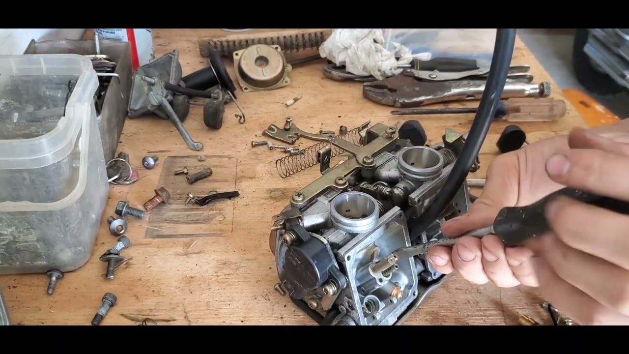 cleaning/rebuilding  carburetor on a yamaha vstar 650