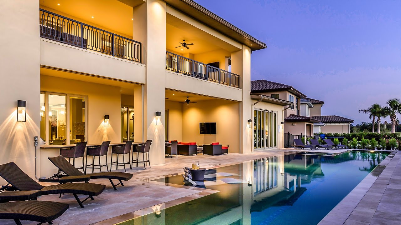 Amazing vacation homes: tour a 9-bedroom villa in Orlando, Florida!