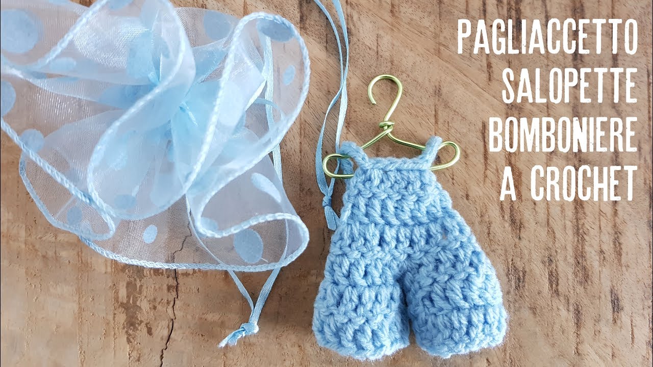 Salopette bomboniera battesimo a crochet