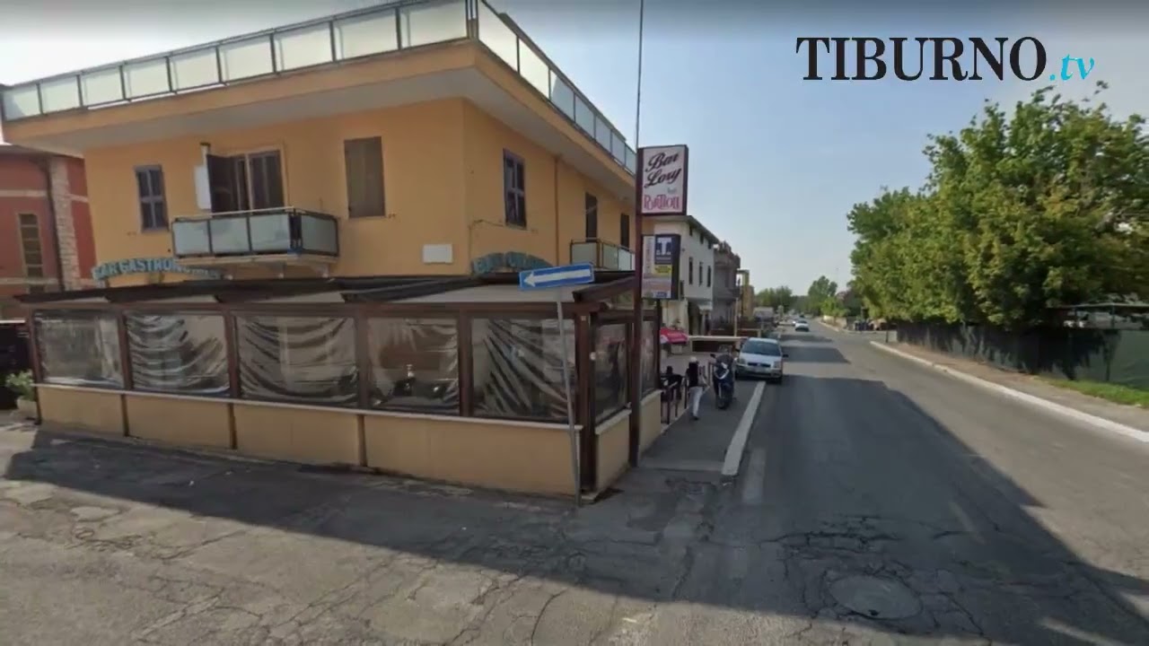 GUIDONIA -  Banda della Spaccata, ecco i ladri in azione con l’ariete   VIDEO