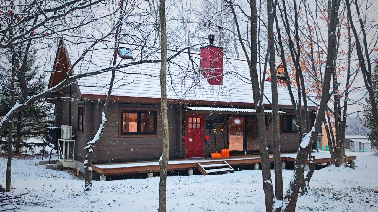 窗外飄著雪 我在小木屋燒著柴 吃火鍋&黑鮪魚。| 北海道domo+森林小木屋旅遊