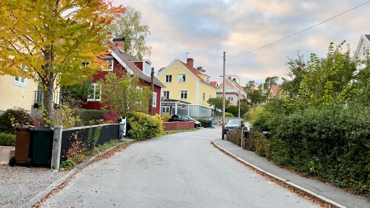 Stockholm Walks: Riskvägen. Beautiful street in  suburb Gamla Enskede