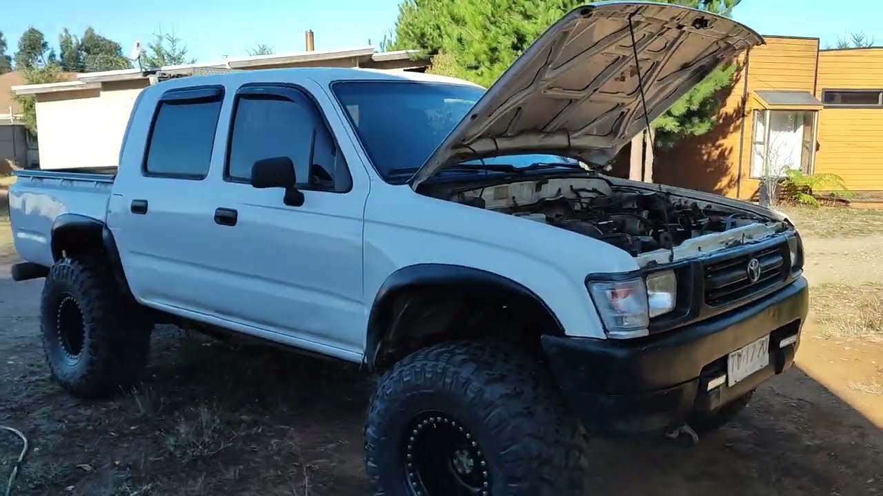 Toyota Hilux 2rz 4x4 año 2000 - Equipada OffRoad - LA JAPONESA