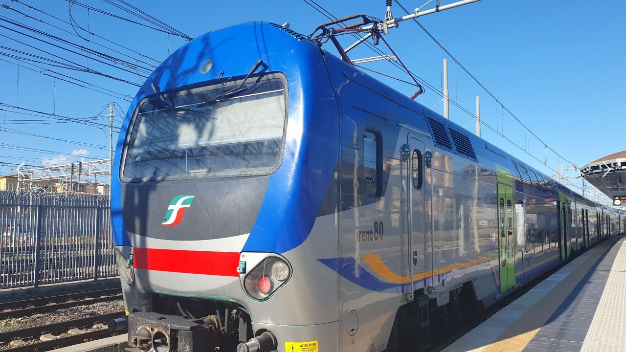 Trains in Napoli Gianturco/ Treni in Transito, arrivo e partenza dalla stazione di Napoli Gianturco
