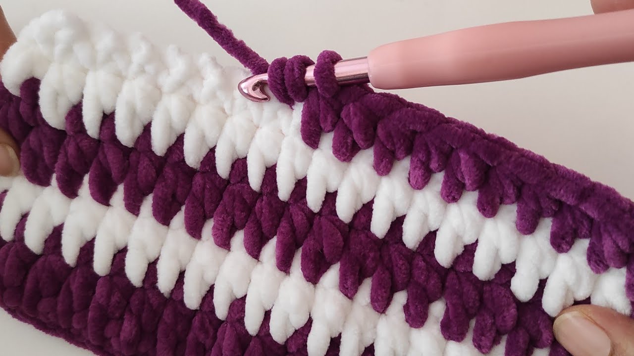 Beginner-Friendly Velvet Blanket with Chunky Yarn Tutorial 🌟