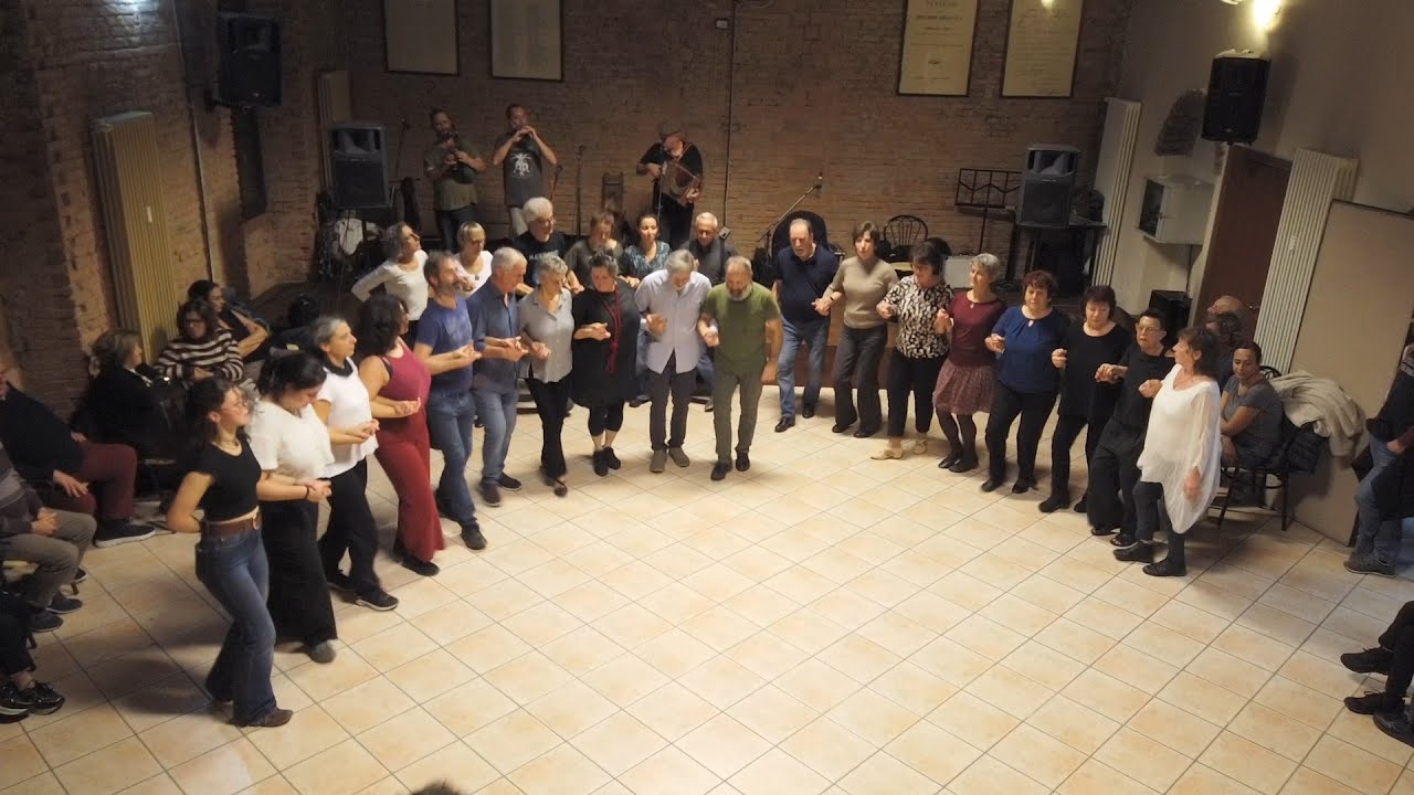 Torrazza Coste sala SOMS si cena e si balla con il duo Ferraresi - Domenichella e il Trio Bifòlc.