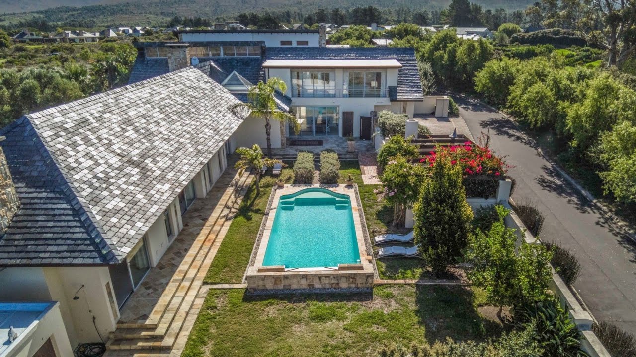 4 bedroom golf estate house for sale in Arabella Country Estate | Pam Golding Properties