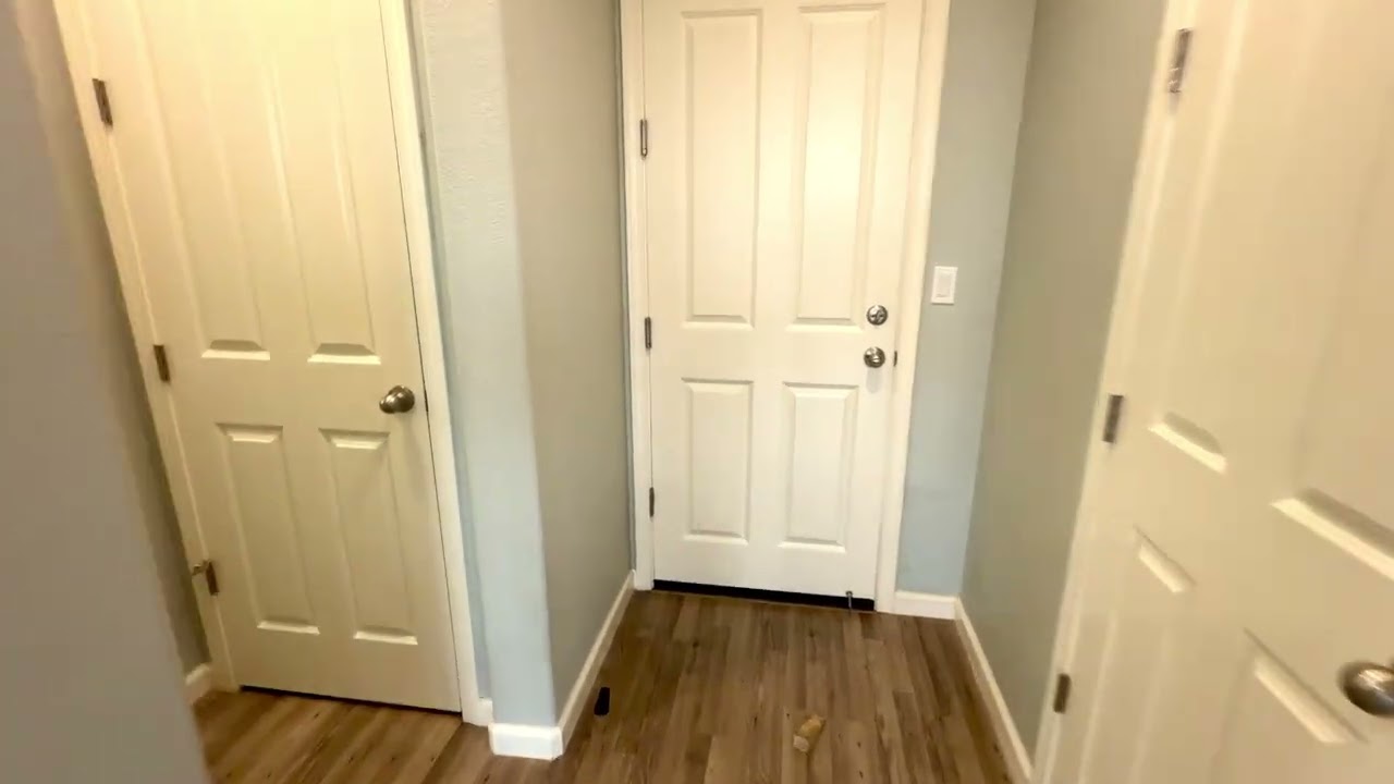 128 Kings Canyon Oakley