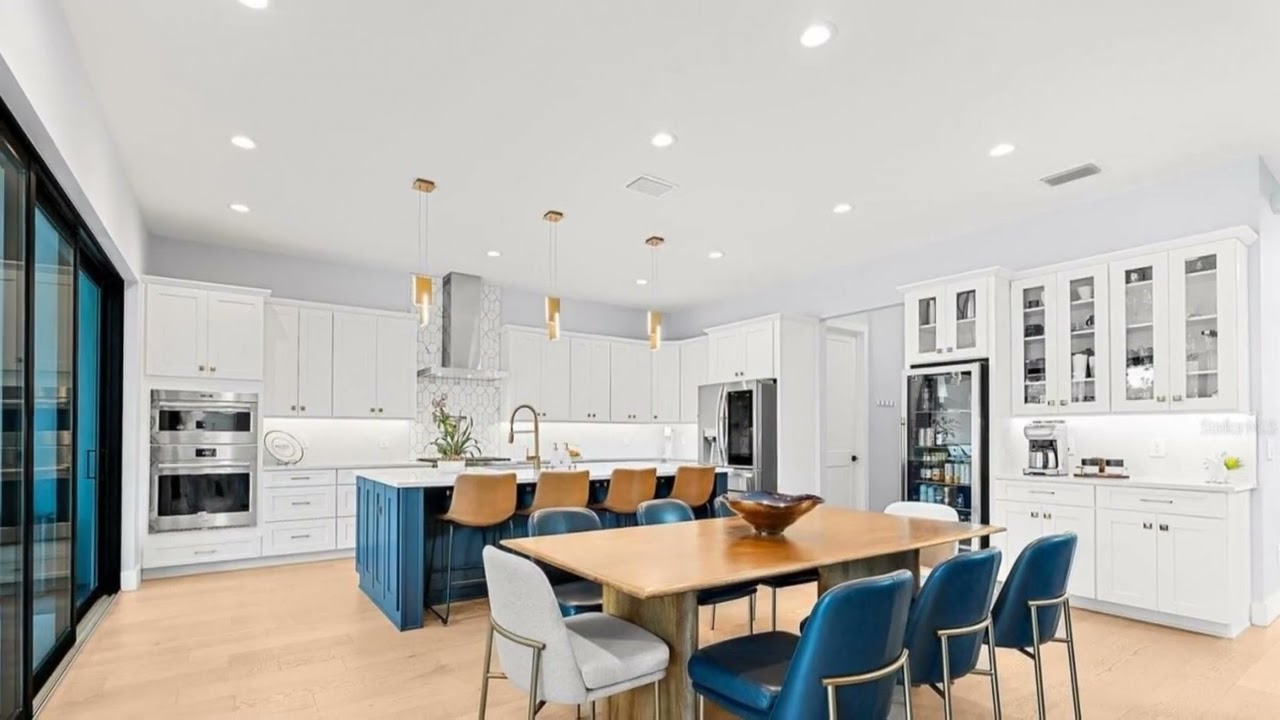 2707 RIDGEWOOD AVENUE