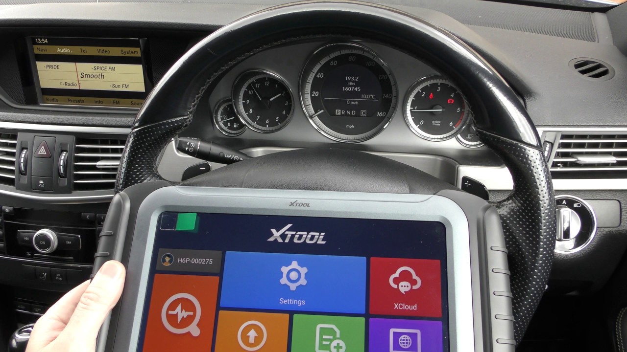 Mercedes SIMPLE Корректировка изменения пробега в км через порт OBD2 X Tool X6 Pro