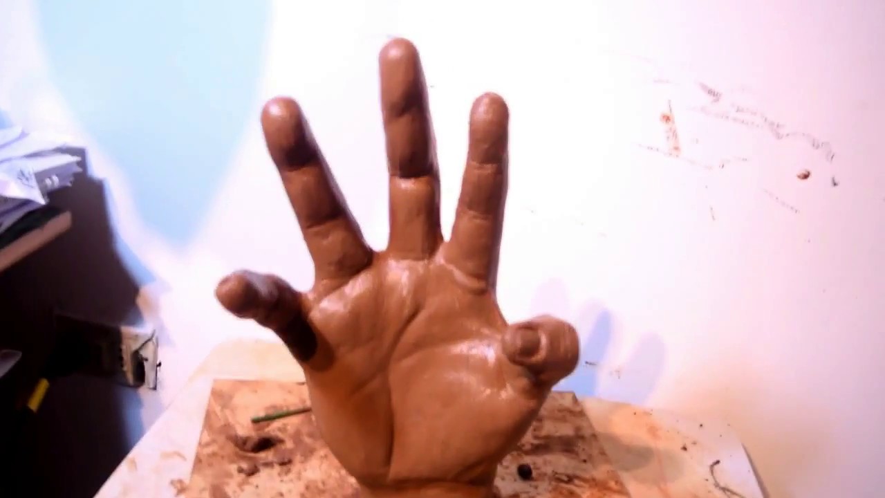 C&oacute;mo hacer una mano en greda