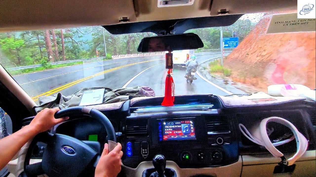 Lái Ford Transit Đổ Đèo Prenn Lúc Mưa Chiều | Chill Tại Cafe Suối Bình Yên #deoPrenn #laixeduongdeo