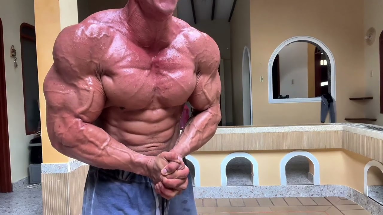 HUGE AND HARD MUSCLES / MUSCLEGOD