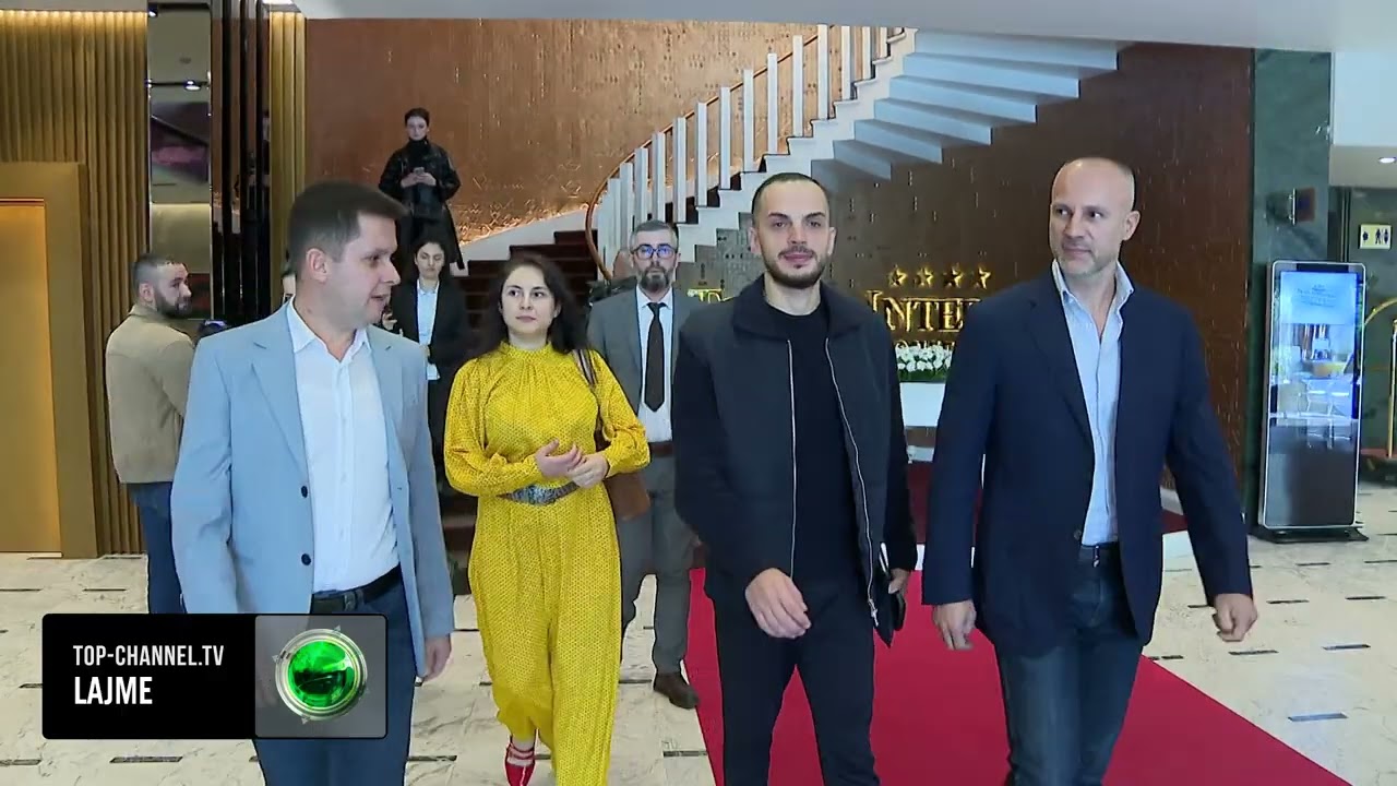 Top Channel/ Hasimja zbulon bised&euml;n me Flor Binajn: M&euml; k&euml;rkoi n&euml; telefon q&euml;...