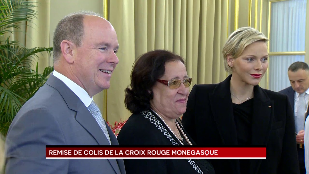 Remise de colis à la Croix Rouge par LL.AA.SS. le Prince et la Princesse