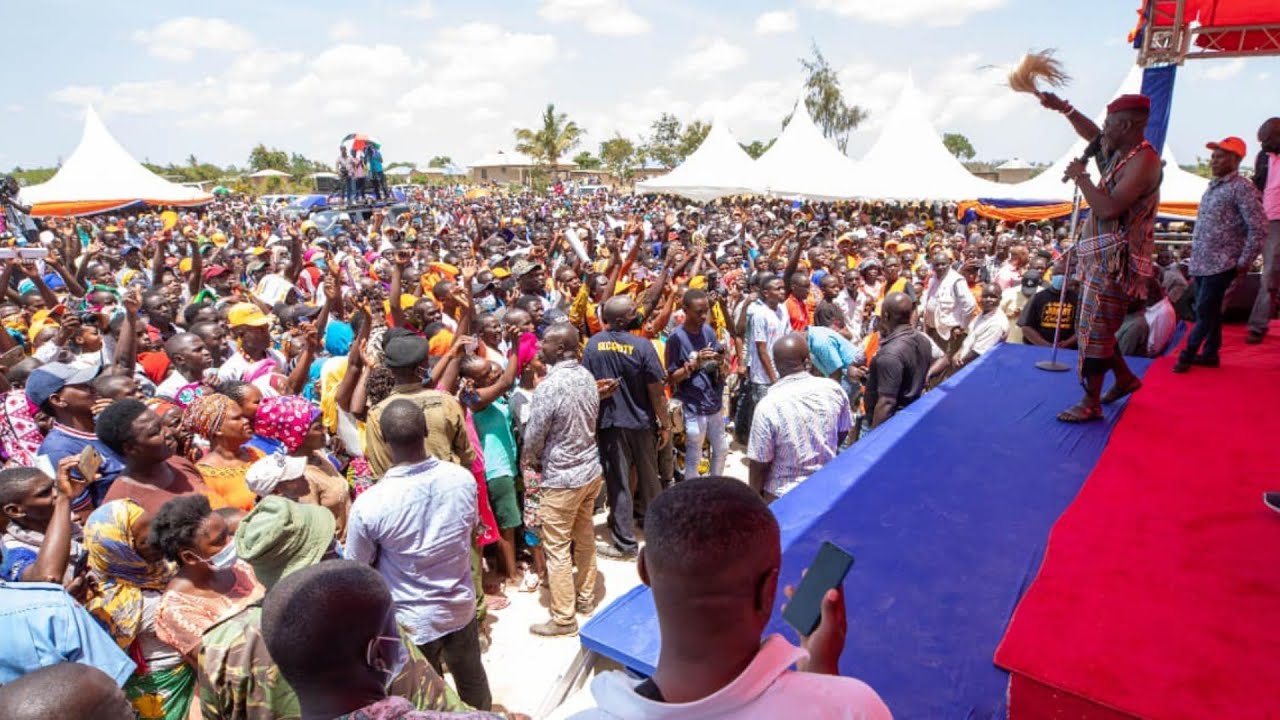 FIKIRINI JACOBS SHOWERS RAILA ODINGA WITH PRAISES IN BAMBA, KILIFI COUNTY!!