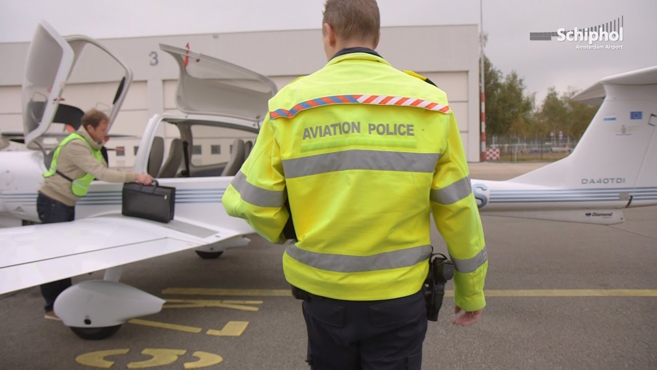 Mee met Team Toezicht van de Luchtvaartpolitie