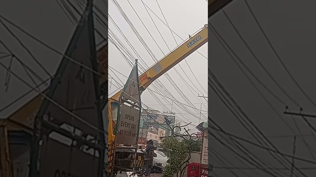 5 Ton crane for rent in Lahore #constructionexcellence #cranelifting #lahoreprojects 03261183703