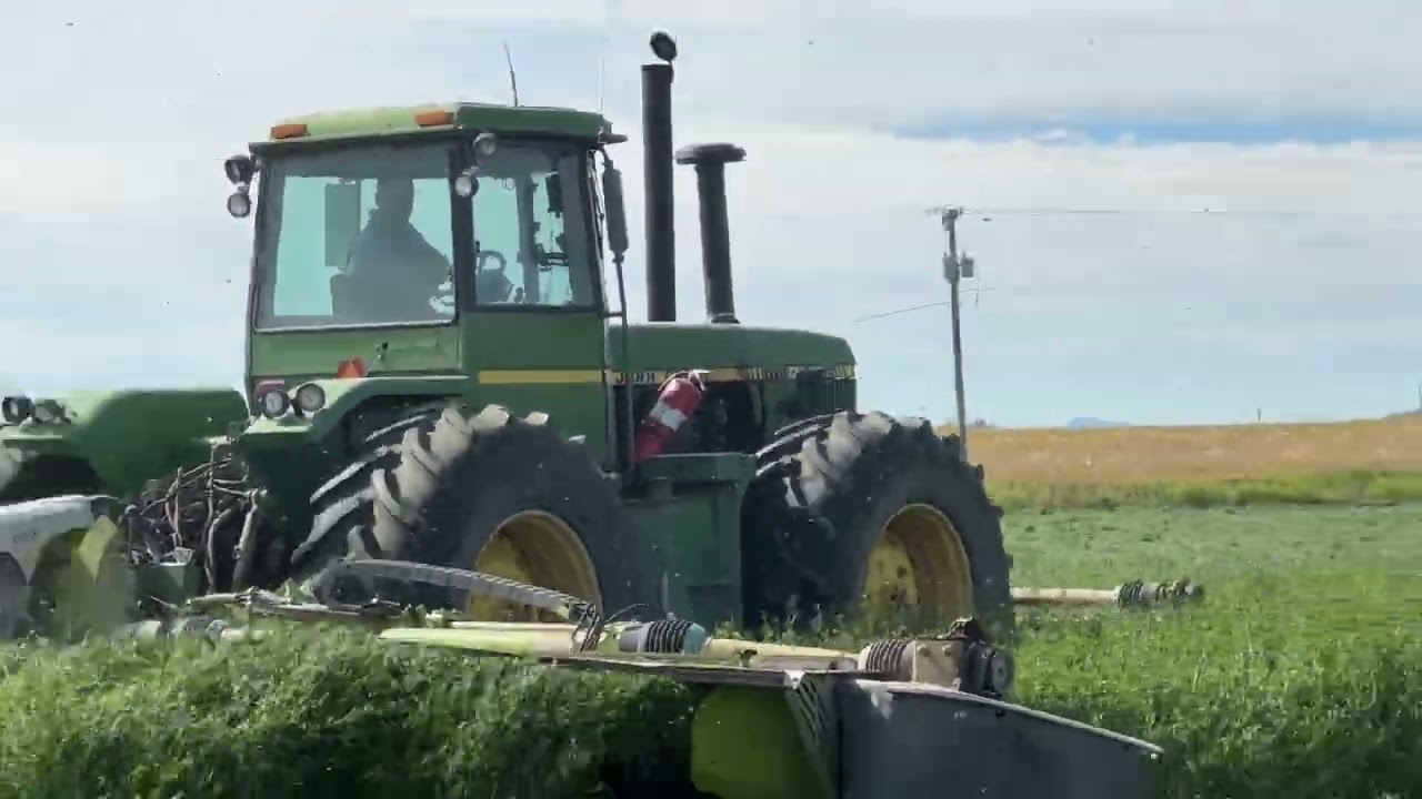 Cutting Hay with John Deere 8640 & 8650