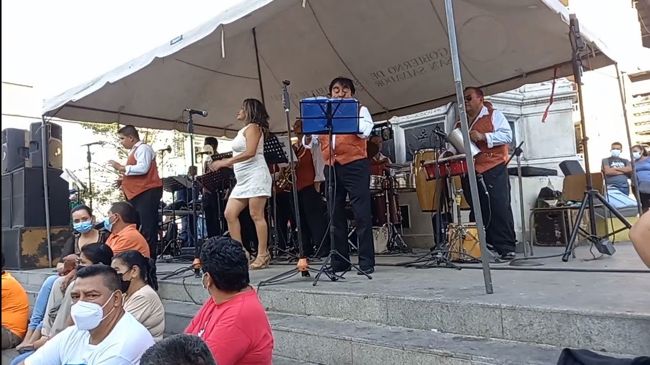 Viernes de alegria gran bailongo con la orquezta de la alcaldia de San Salvador