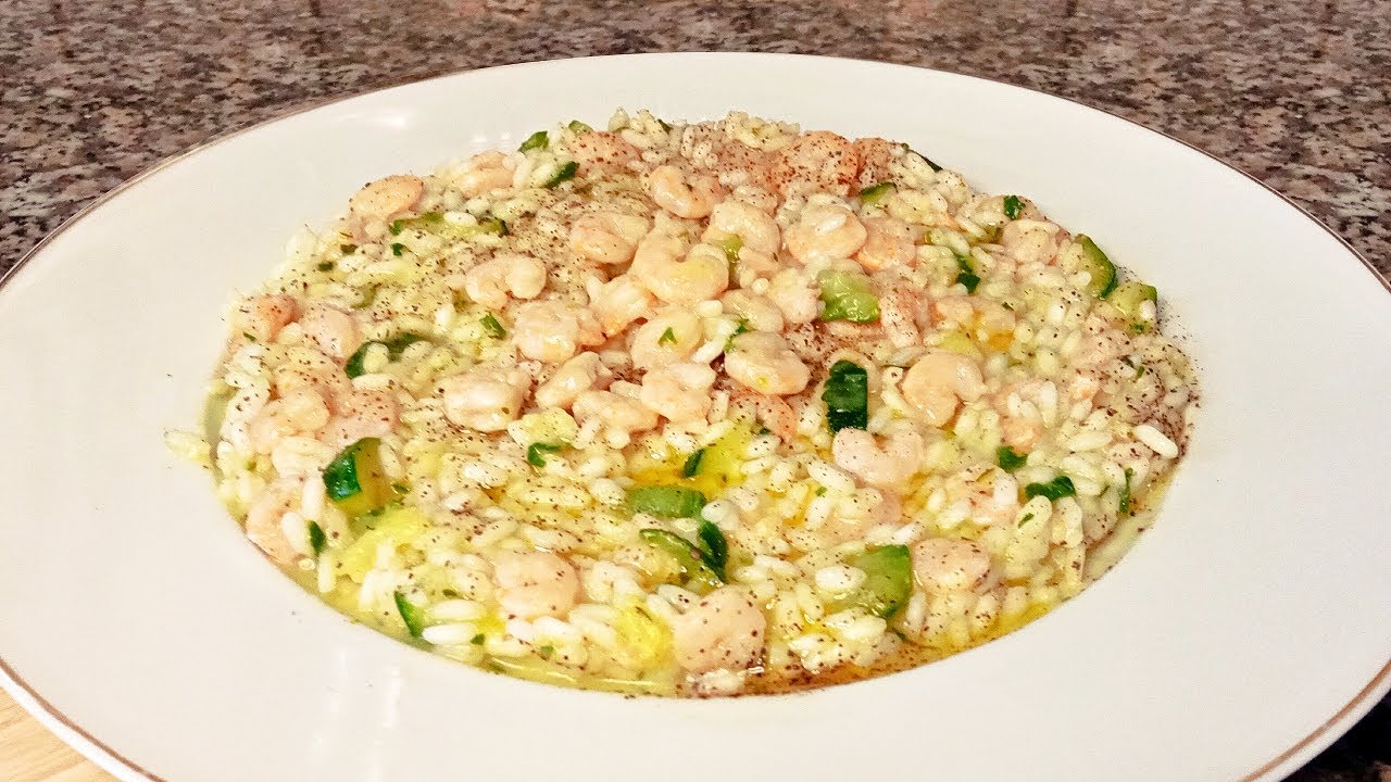 Ризотто с цуккини и замороженными креветками: просто, быстро и вкусно.