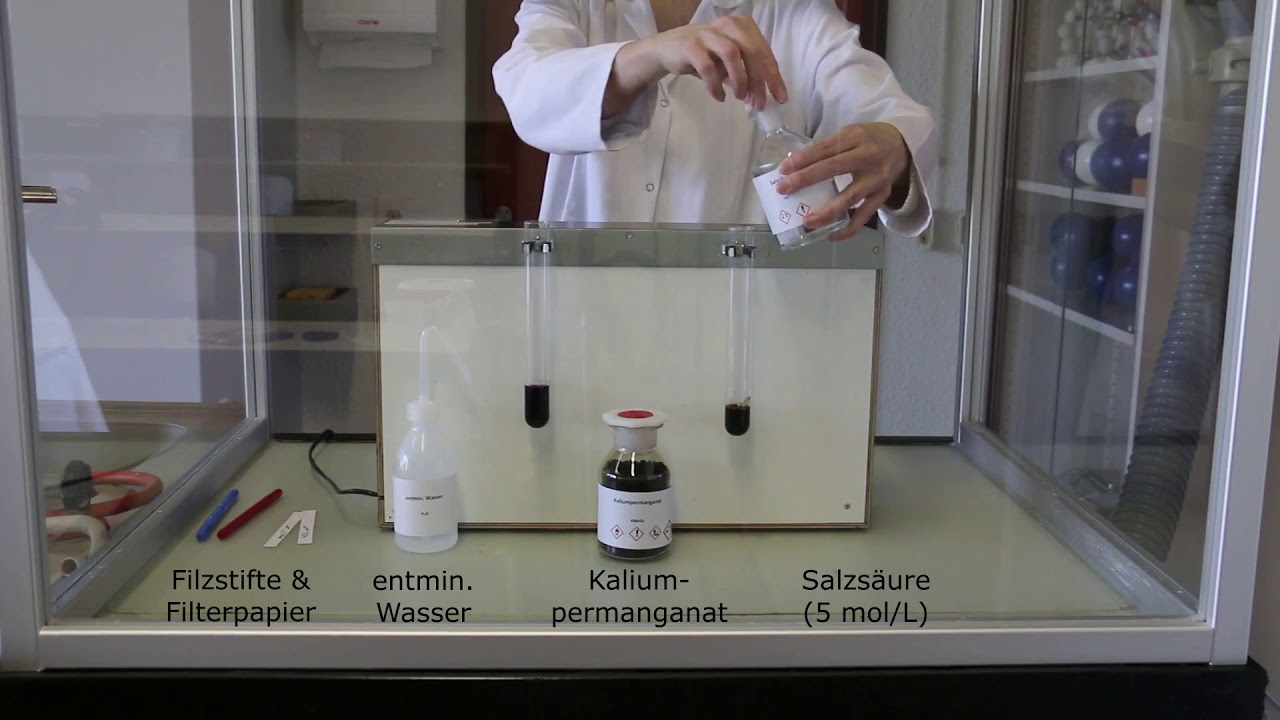 Kaliumpermanganat in Wasser und Salzs&auml;ure